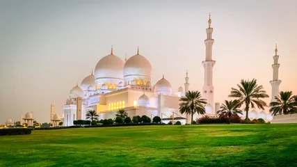 Zelfklevend Fotobehang Sjeik Zayed-moskee in Abu Dhabi, Ramadan Mubarak 2021 © Yogen