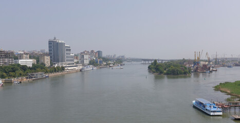 Obraz premium The city of Rostov-on-Don on a hot July afternoon