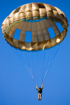 Gros plan sur parachutiste