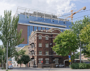 Fototapeta na wymiar Construction of a hotel on Bolshaya Sadovaya Street in the city of Rostov-on-Don