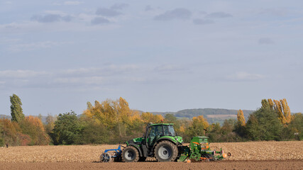 Traktor bei der Getreideaussaat © Michael Fritzen