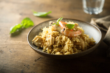 Spicy rice with shrimps and fresh basil