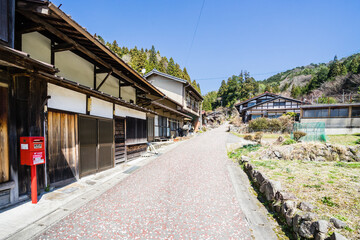 Fototapeta na wymiar Famous Nakasendo trail goes between Magome and Tsumago towns, Japan