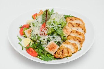 Fototapeta na wymiar fresh vegetable salad isolated on white background