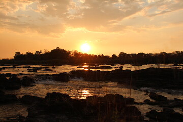 Obraz premium beautiful sunset at the okavango river in namibia