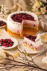Yogurt cake with berries