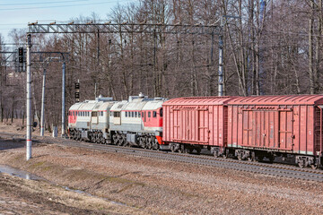Naklejka premium Long freight train approaches.