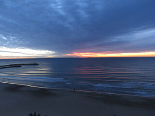 Amanecer  nublado en Port Saplaya, Valencia.