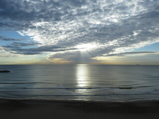 Amanecer nublado en Port Saplaya, Valencia.