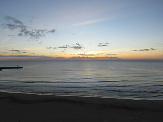 Amanecer nublado en Port Saplaya, Valencia.
