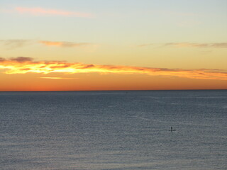 Fototapeta premium Amanecer nublado en Port Saplaya, Valencia.