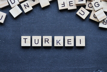 Holzbuchstaben auf Tafel, Turkye