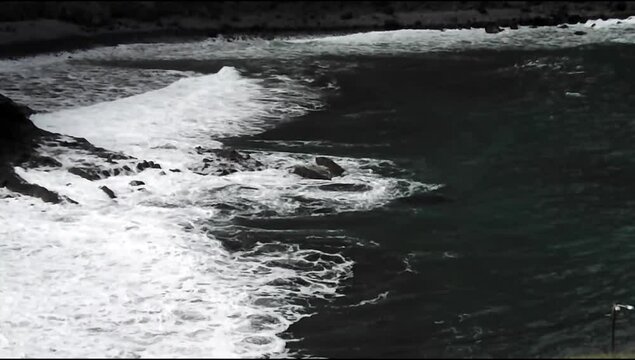 Una marea fuerte en las costas 