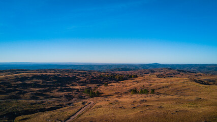 Atardecer en las montañas. Paisajes espectaculares. Argentina. Naturaleza extrema.