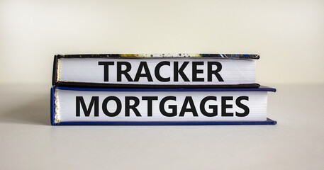 Obraz premium Tracker mortgage symbol. Concept words 'Tracker mortgage' on books on a beautiful white background. Business, tracker mortgage concept.