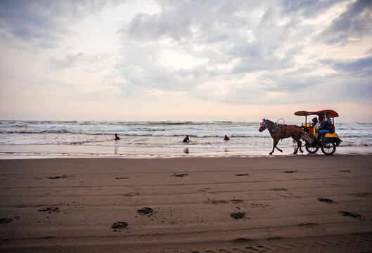 Parang Tritis, a popular tourism destination in Jogjakarta. In Parang Tritis people ride the horse drawn.
