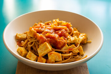 Spaghetti pasta with peppers sauce and tofu. Ideal for a vegan lunch.