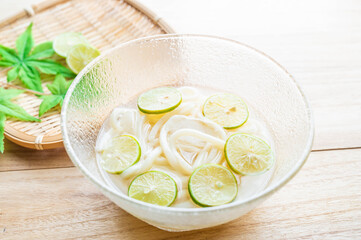 冷たいすだちうどん