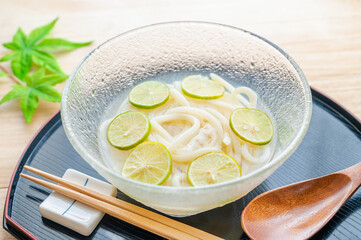 冷たいすだちうどん