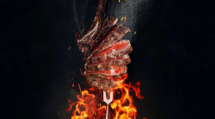 Foto auf Alu-Dibond grilled beef steak on a dark background. expensive marbled beef of the highest grade fried to rare on the grill © Mikhaylovskiy 