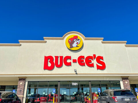 The exterior of a Buc ees gas station, fast food restaurant, and convenience store