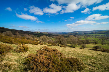 Obraz premium Peak District England, Trip back from Losehill Pike to the town of Hope Valey