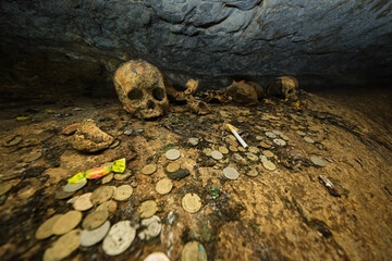 Quiocta quiere decir &ldquo;grito de c&oacute;ndor&rdquo;, debido a que en tiempos antiguos era ocupada por c&oacute;ndores andinos, tamb&iacute;en es posible ver restos oseos humanos.