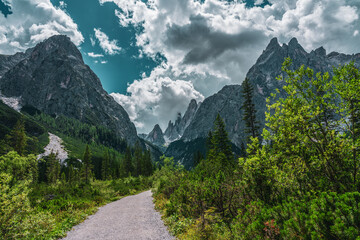 Fototapeta na wymiar Hiking trail in the mountains of the Sexten Dolomites in Italy.