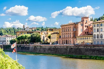 Wandcirkels tuinposter The river Arno and the buildings along Lungarno Serristori, on the background the Basilica of San Miniato al Monte, Florence city center, Tuscany, Italy © AlexMastro