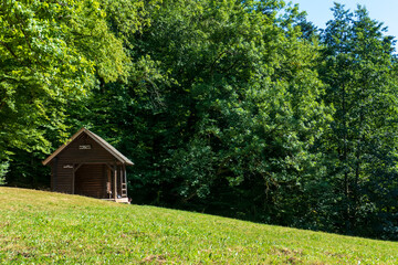 Hütte auf der öffentlichen Liegewiese beim Berg Merkur in Baden-Baden