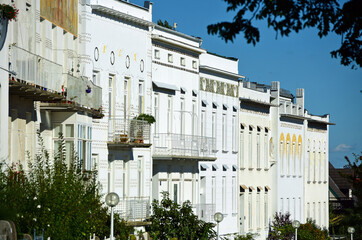 Jugendstilreihenhäuser in Brunn am Gebirge in Österreich - Art Nouveau row houses in Brunn am...