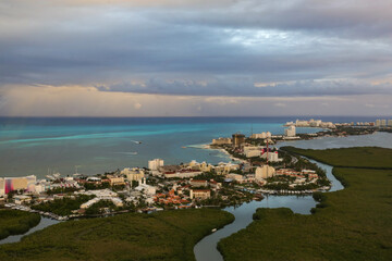 Unión de la Laguna Nichupte con las aguas caribeñas de Cancún