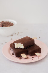chocolate and cream popsicles