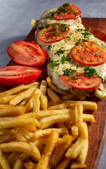 Milanesa Napolitana - papas fritas - huevo fritos