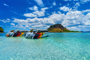 Obraz premium Speed boat on blue ocean in Krabi, Thailand.