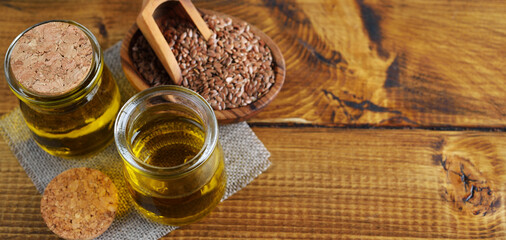 Obraz na płótnie Canvas Organic raw flax seed oil