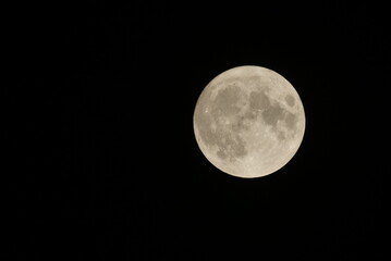 満月～宇宙に浮かぶ神秘の天体