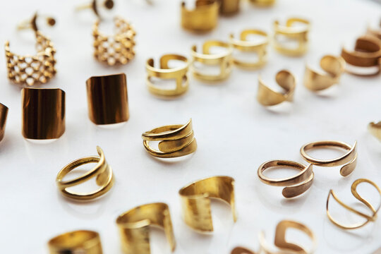 Varieties of rings arranged in design studio