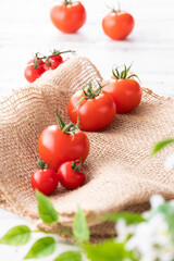 新鮮朝採り、房摘みトマト