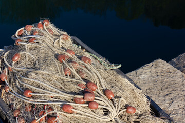 Naklejka premium Close-up of a fishing net on a pier