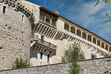 Hermosos balcones del castillo medieval de Cuellar en la provincia de Segovia