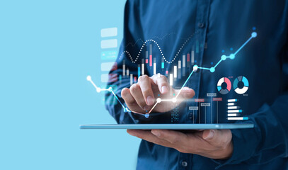 Businessman trading online stock market on teblet screen, digital investment concept - obrazy, fototapety, plakaty