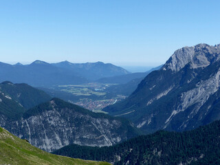 Obraz premium Freiungen long distance trail, mountain hiking in Tyrol, Austria