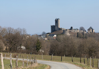 View across the field to the old Greifenstein castle ruins in spring