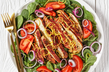 spinach tomato onion salad with chicken breast