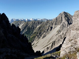 Fototapeta na wymiar Freiungen long distance trail, mountain hiking in Tyrol, Austria