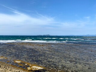 水平線に浮かぶ島影