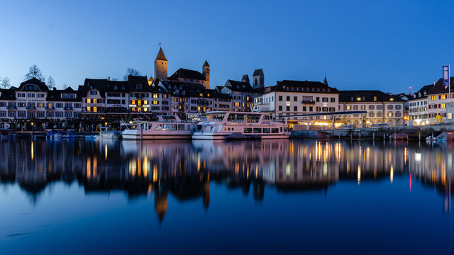 Schloss Rapperswil in der blauen Stunde.