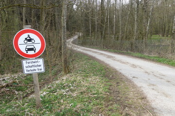 Schöne Waldlandschaft in der Nähe von 86650 Wemding