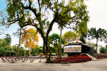 Parque Passeio Público no centro de Curitiba no outono.